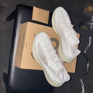 Yeezy boost 380 (2020 Calcite glow)